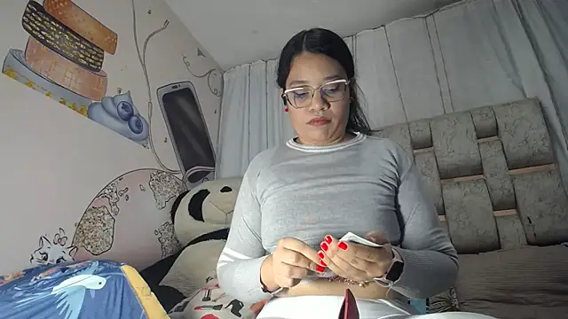 Snapshot of KEYRA-MILLER- chatting on February 14, 2026, 2:30 am KEYRA-MILLER- online show from February 14, 2026, 2:30 am