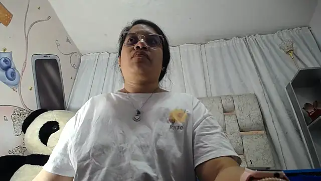 Snapshot of KEYRA-MILLER- chatting on February 22, 2026, 2:13 am KEYRA-MILLER- online show from February 22, 2026, 2:13 am