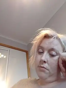 mollymay69 online show from November 18, 2025, 6:29 am