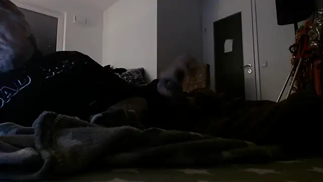 Snapshot of Cordt30 chatting on December 17, 2024, 12:23 am Cordt30 online show from December 17, 2024, 12:23 am