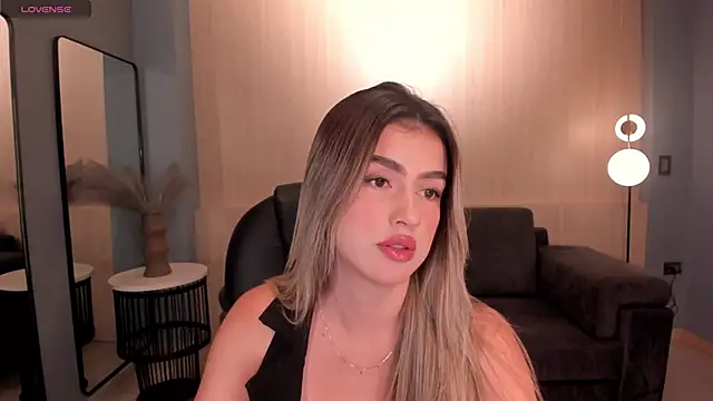 Snapshot of PaulinaSantos_ chatting on March 11, 2025, 7:25 pm PaulinaSantos online show from March 11, 2025, 7:25 pm
