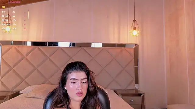 PaulinaSantos  online show from May 17, 2026, 5:53 pm