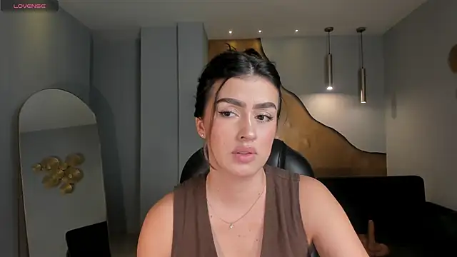 PaulinaSantos  online show from May 21, 2026, 6:26 pm