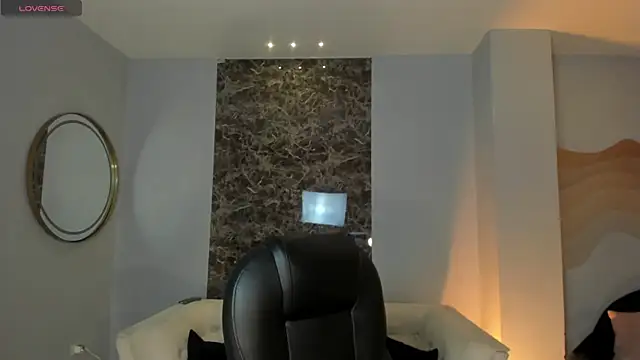 PaulinaSantos  online show from May 27, 2026, 7:55 pm