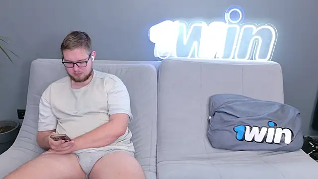 Snapshot of Ksenny chatting on December 27, 2024, 8:13 am Ksenny online show from December 27, 2024, 8:13 am