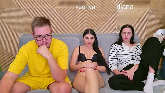 Snapshot of Ksenny chatting on November 4, 2025, 3:55 pm Ksenny online show from November 4, 2025, 3:55 pm