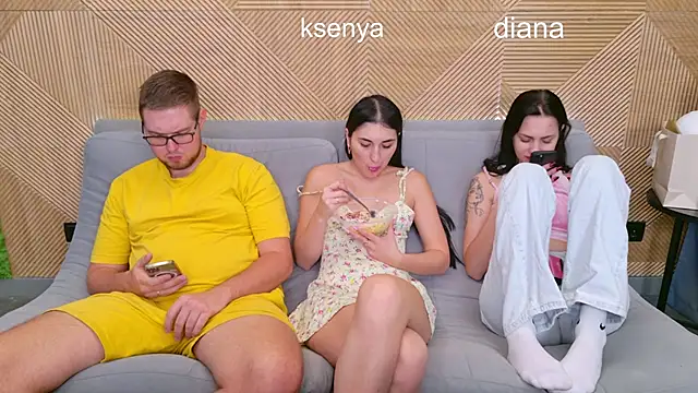 Snapshot of Ksenny chatting on November 11, 2025, 3:34 pm Ksenny online show from November 11, 2025, 3:34 pm