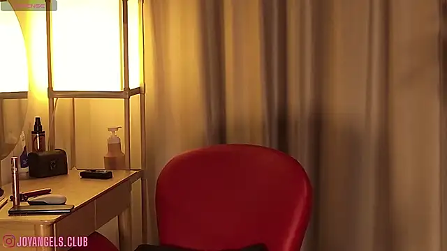 SophieCharm online show from April 15, 2026, 3:57 am