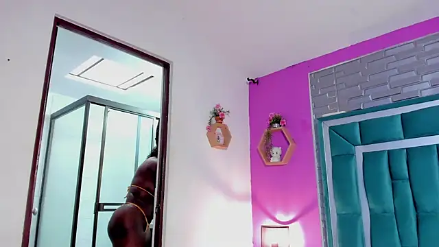 LORENSCOLLINS online show from December 19, 2025, 7:54 pm