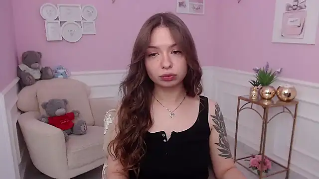 LucySkilar online show from October 20, 2025, 4:35 am