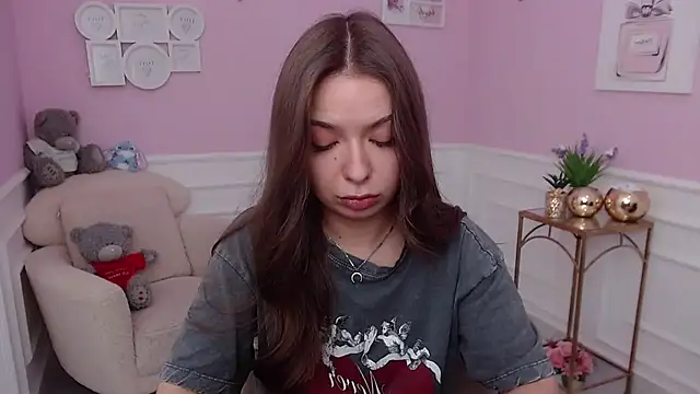 LucySkilar online show from October 23, 2025, 4:56 am