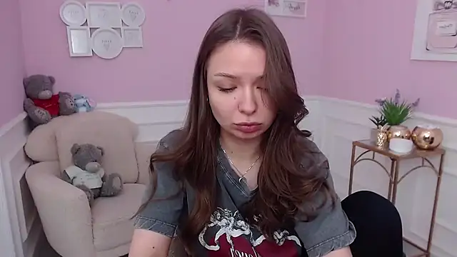 LucySkilar online show from December 21, 2025, 5:47 am