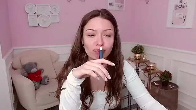 LucySkilar online show from April 5, 2026, 4:09 am