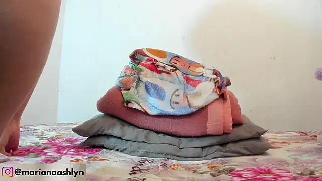 Melaniegirl17 online show from October 2, 2025, 6:37 pm