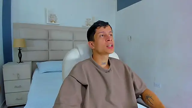 AgarEvans online show from November 25, 2025, 4:23 am