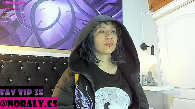 Snapshot of hey_noraly chatting on June 20, 2026, 4:04 am hey noraly online show from June 20, 2026, 4:04 am