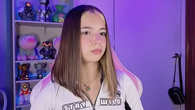 EmilyMiller  online show from September 16, 2025, 4:52 pm