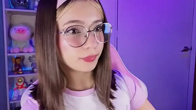 EmilyMiller  online show from October 11, 2025, 5:11 pm