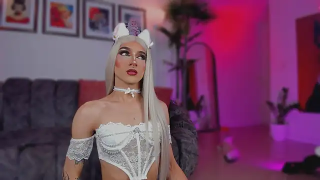 Taylor  foxxx online show from November 19, 2025, 5:40 am