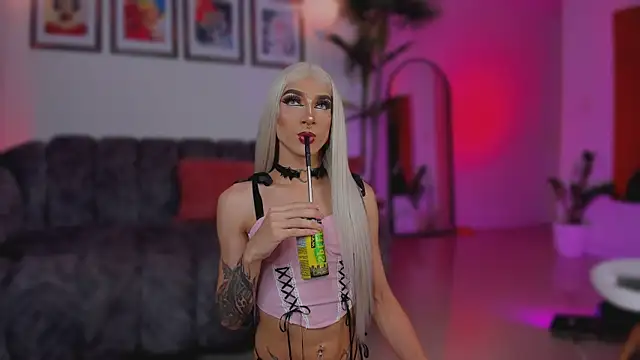 Taylor  foxxx online show from November 26, 2025, 5:08 am