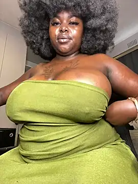 Snapshot of Honeycoco0211 chatting on April 12, 2026, 7:35 am Honeycoco0211 online show from April 12, 2026, 7:35 am