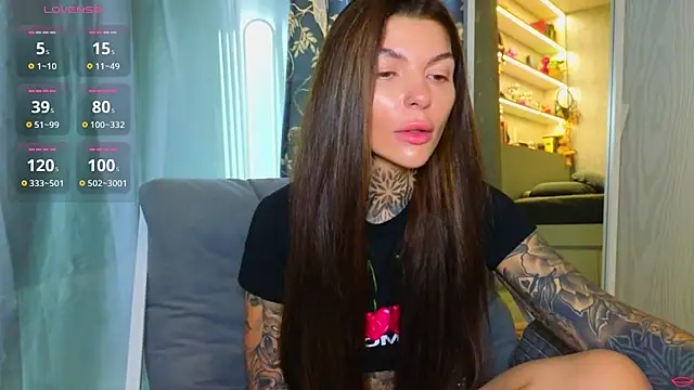 tattooedBabyy online show from April 5, 2026, 9:17 am