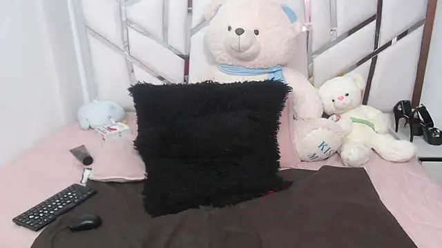 celestesouzalatin online show from September 12, 2025, 2:22 am