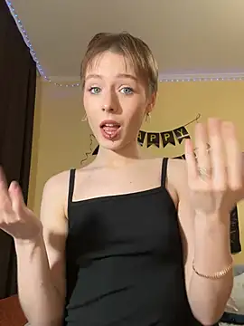 Snapshot of Crayzy_Luv chatting on March 9, 2025, 7:26 pm Crayzy Luv online show from March 9, 2025, 7:26 pm