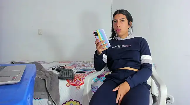 Snapshot of skinnyanai2 chatting on February 19, 2025, 5:49 pm skinnyanai2 online show from February 19, 2025, 5:49 pm