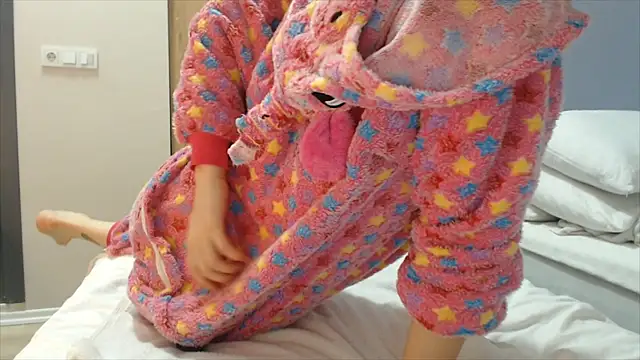 Snapshot of Kunimitsuu_ chatting on January 15, 2025, 12:19 am Kunimitsuu online show from January 15, 2025, 12:19 am