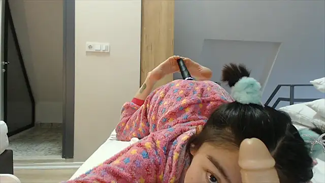 Snapshot of Kunimitsuu_ chatting on January 15, 2025, 3:22 am Kunimitsuu online show from January 15, 2025, 3:22 am