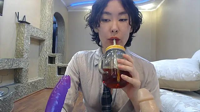 Snapshot of Kunimitsuu_ chatting on February 14, 2025, 7:33 pm Kunimitsuu online show from February 14, 2025, 7:33 pm