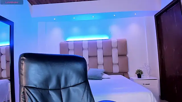 Snapshot of martina_mancini chatting on March 15, 2025, 1:29 pm martina mancini online show from March 15, 2025, 1:29 pm