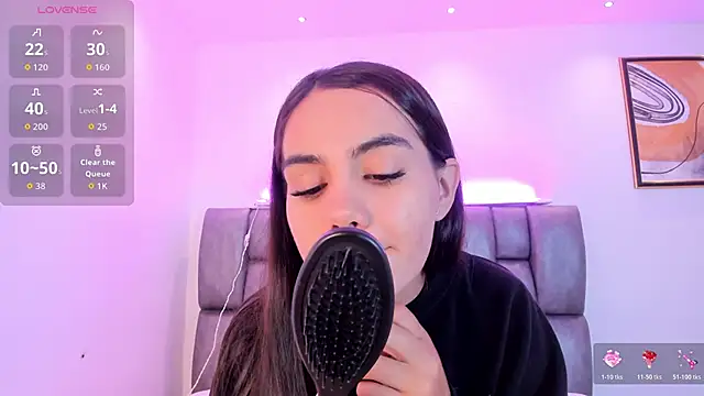 Snapshot of martina_mancini chatting on December 5, 2025, 2:03 pm martina mancini online show from December 5, 2025, 2:03 pm