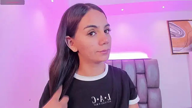 Snapshot of martina_mancini chatting on January 14, 2026, 12:00 pm martina mancini online show from January 14, 2026, 12:00 pm