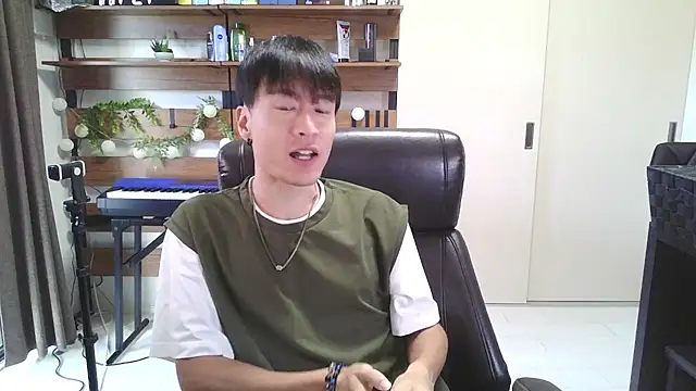 Snapshot of IroManager chatting on October 17, 2025, 10:56 pm IroManager online show from October 17, 2025, 10:56 pm