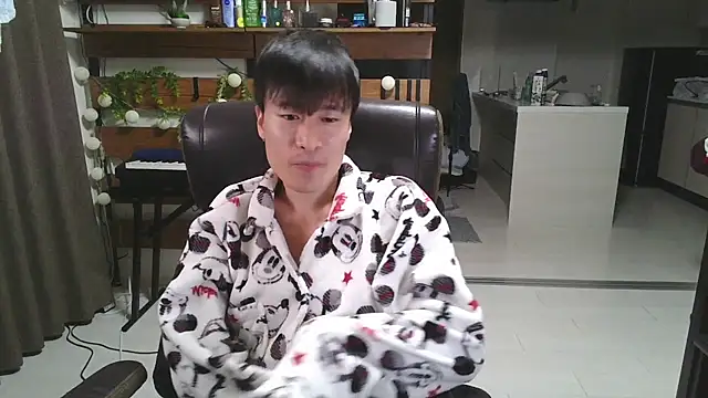 Snapshot of IroManager chatting on October 24, 2025, 12:56 pm IroManager online show from October 24, 2025, 12:56 pm