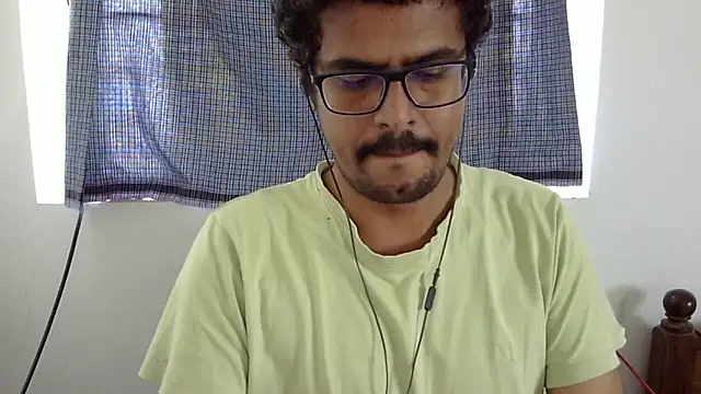 Snapshot of The_SHY_uncut chatting on October 26, 2025, 7:03 am The SHY uncut online show from October 26, 2025, 7:03 am