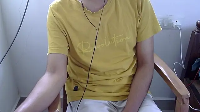 Snapshot of The_SHY_uncut chatting on April 14, 2026, 5:02 am The SHY uncut online show from April 14, 2026, 5:02 am