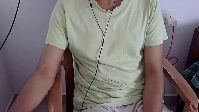 Snapshot of The_SHY_uncut chatting on May 10, 2026, 6:29 am The SHY uncut online show from May 10, 2026, 6:29 am
