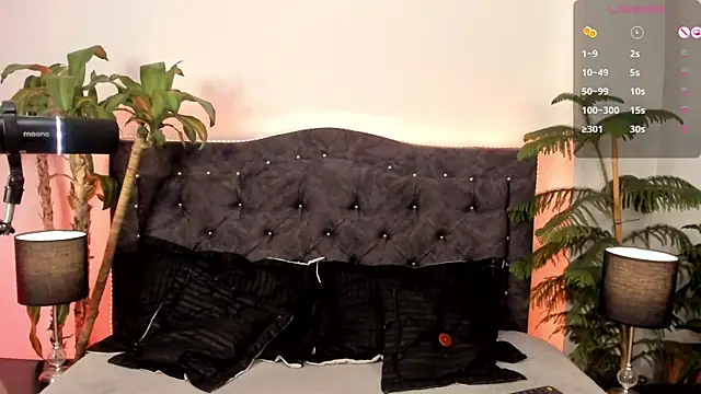 Snapshot of candy_canne__ chatting on December 20, 2024, 6:35 pm candy canne   online show from December 20, 2024, 6:35 pm