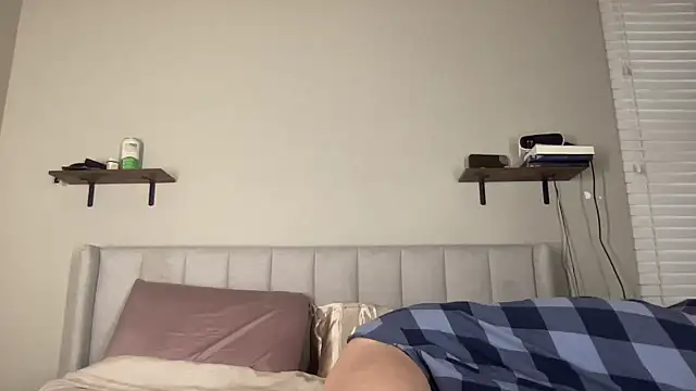 NatalieKneals online show from December 4, 2024, 5:49 am