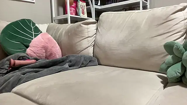 NatalieKneals online show from December 31, 2024, 7:20 am