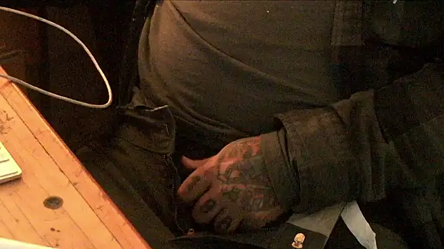 Snapshot of AlanDickson chatting on February 17, 2026, 5:04 am AlanDickson online show from February 17, 2026, 5:04 am