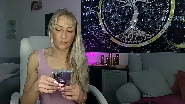Snapshot of SexxyLiviaa chatting on January 24, 2025, 6:35 pm SexxyLiviaa online show from January 24, 2025, 6:35 pm