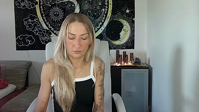 Snapshot of SexxyLiviaa chatting on September 24, 2025, 5:55 am SexxyLiviaa online show from September 24, 2025, 5:55 am