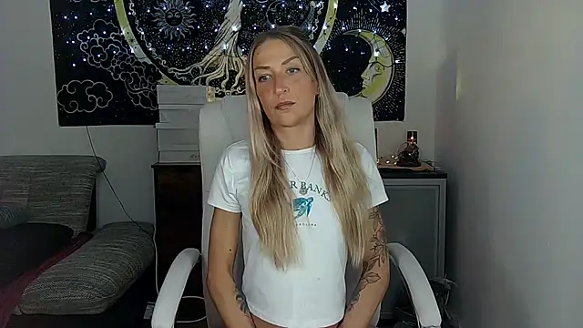 Snapshot of SexxyLiviaa chatting on October 13, 2025, 4:40 pm SexxyLiviaa online show from October 13, 2025, 4:40 pm