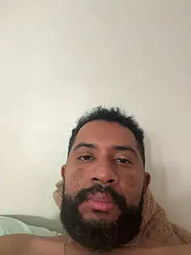 Snapshot of MiddlingAffluent chatting on April 5, 2026, 11:51 am MiddlingAffluent online show from April 5, 2026, 11:51 am