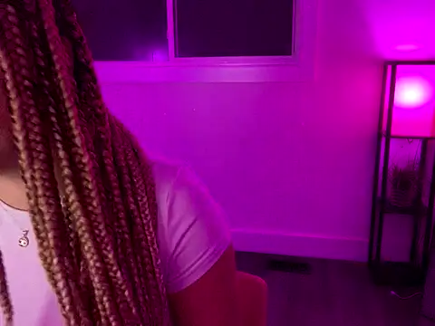 MelSaunders online show from October 30, 2025, 2:02 am