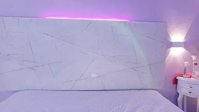 AbrilBrent online show from October 17, 2025, 6:21 pm